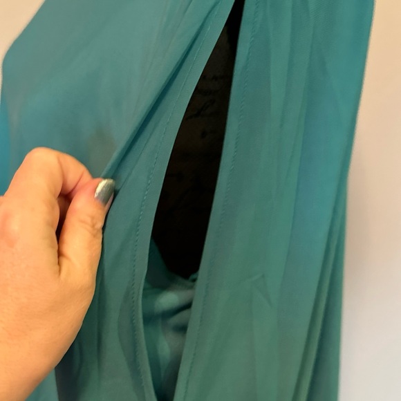 Beautiful green blouse-New! - Picture 3 of 4